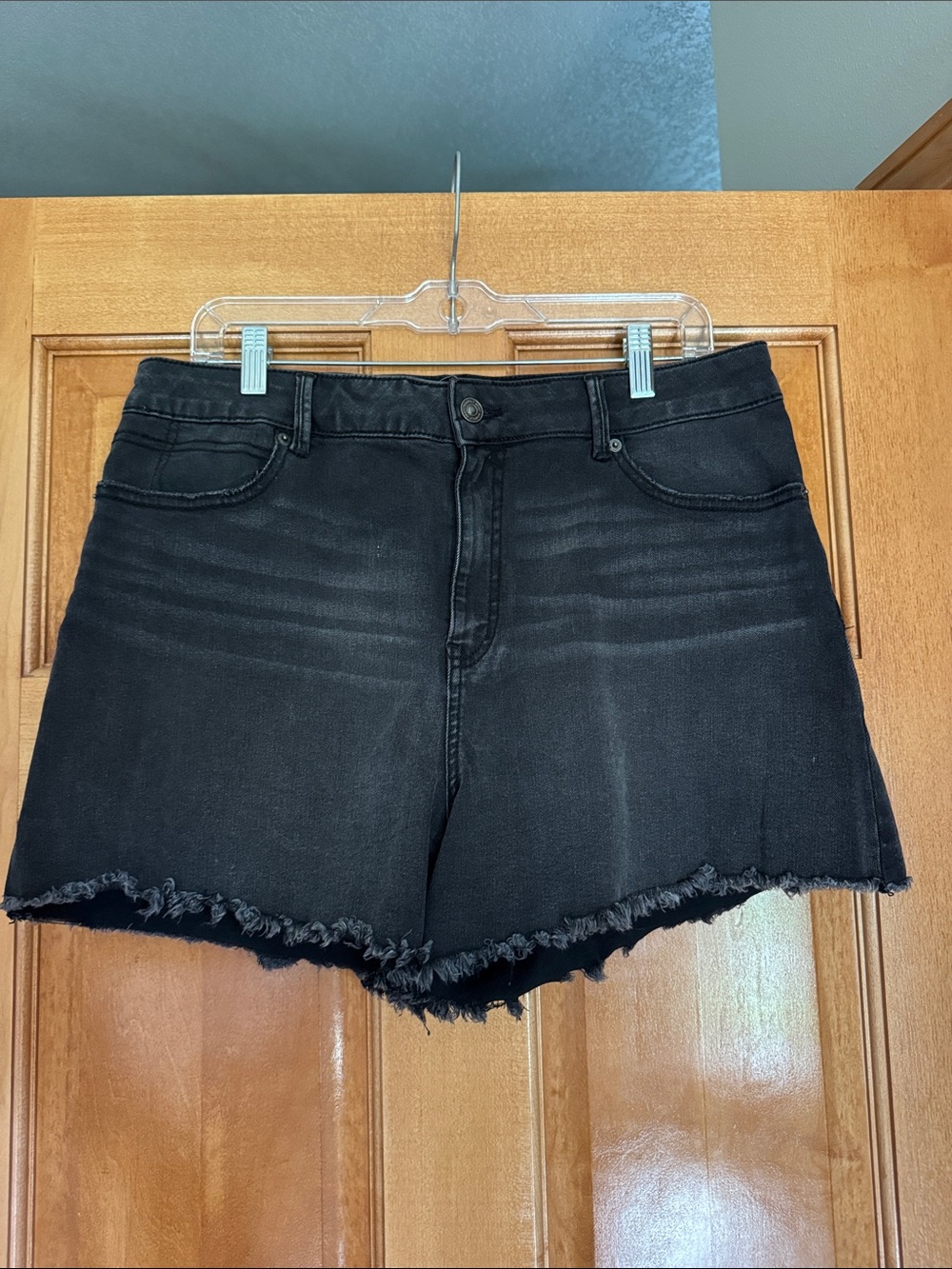 Women’s Happily Grey High-Rise Black Frayed Hem Denim Shorts - 31/13